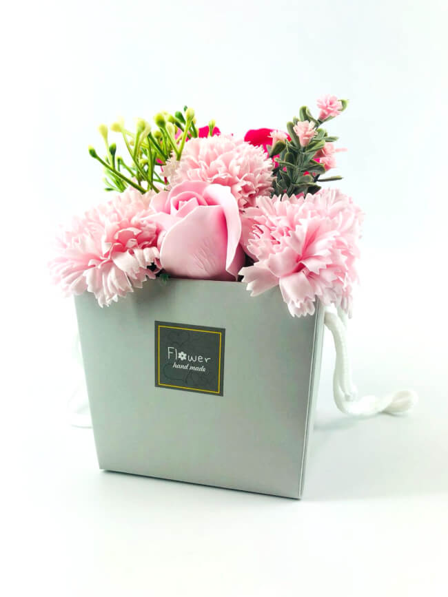 Image 1 Bouquet de Rose Savon Parme By Livrer un Ballon