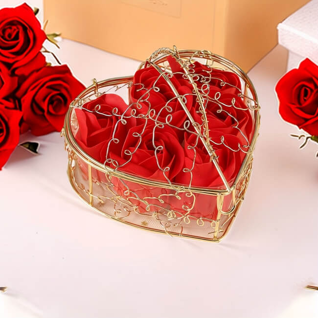 Image 1 Coffret métal doré avec 6 roses rouges de savon – Cadeau élégant