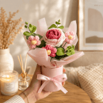 Vignette 1 Bouquet de Fleurs au Crochet – Décoration Élégante et Cadeau Original