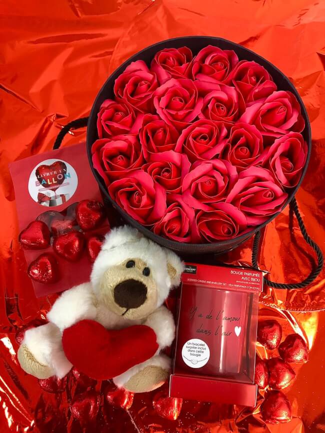 Image 1 Box "BIG LOVE" Big Bouquet 19 Roses Rouges de Savon + Ours Amour + Bougie Bracelet Surprise + Ballotin Coeur Chocolat By Livrer un Ballon