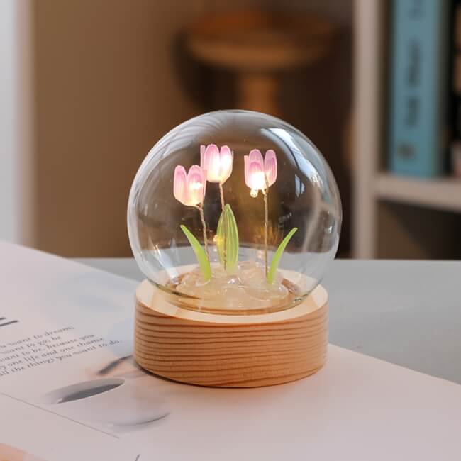 Image 1 Veilleuse Tulipe en Verre Faite à la Main – Élégance et Douceur Lumineuse