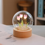 Vignette 1 Veilleuse Tulipe en Verre Faite à la Main – Élégance et Douceur Lumineuse