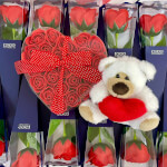 Vignette 1 Big Pack Amour!24 Roses rouges de Savon+Peluche Nounours Coeur+Rose Rouge de Savon By Livrer un Ballon