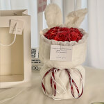 Vignette 1 Lapin avec Roses Rouges en Savon – Cadeau Romantique et Original