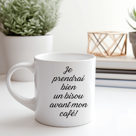 Mug "Je Prendrai Bien un Bisou Avant Mon Café" – Le Cadeau Idéal pour les Amoureux du Café