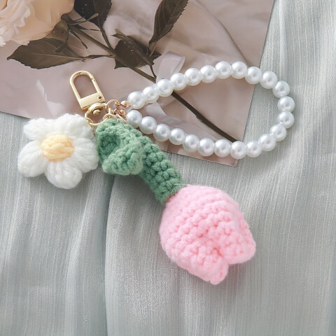 Porte-clés en crochet avec fleur de tulipe pastel 
