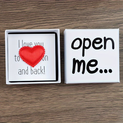 Boîte I Love You to the Moon - Amour & Porte-Bonheur en Forme de Cœur