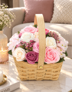 Vignette 1 Panier de Roses en Savon Rose et Blanc – Un Cadeau Plein de Tendresse