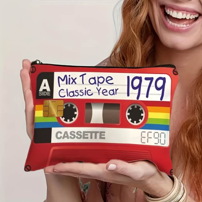 Image 1 Trousse de Toilette Vintage 1979 – Cassette Rétro – Cadeau original pour toutes occasions
