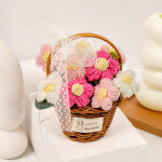 Vignette 1 Fleurs en crochet faites à la main dans un panier