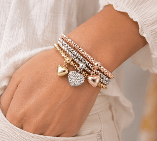 Image 1 Bracelet Multi-Rangs Cœurs Élégance