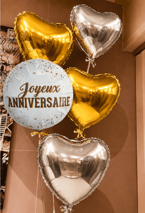 Bouquet de ballons « Joyeux Anniversaire » avec cœurs dorés & argentés
