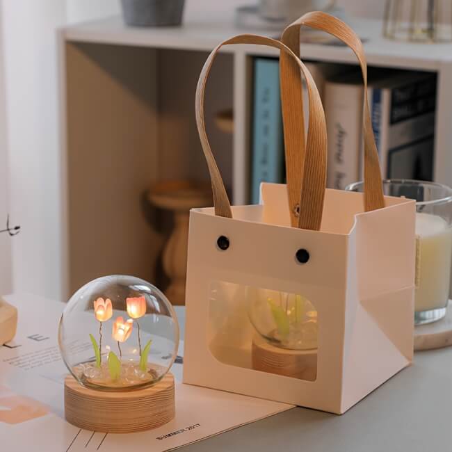 Image 2 Veilleuse Tulipe en Verre Faite à la Main – Élégance et Douceur Lumineuse