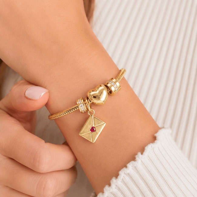 Image 2 Bracelet Charms Doré avec Cœur et Lettre d’Amour