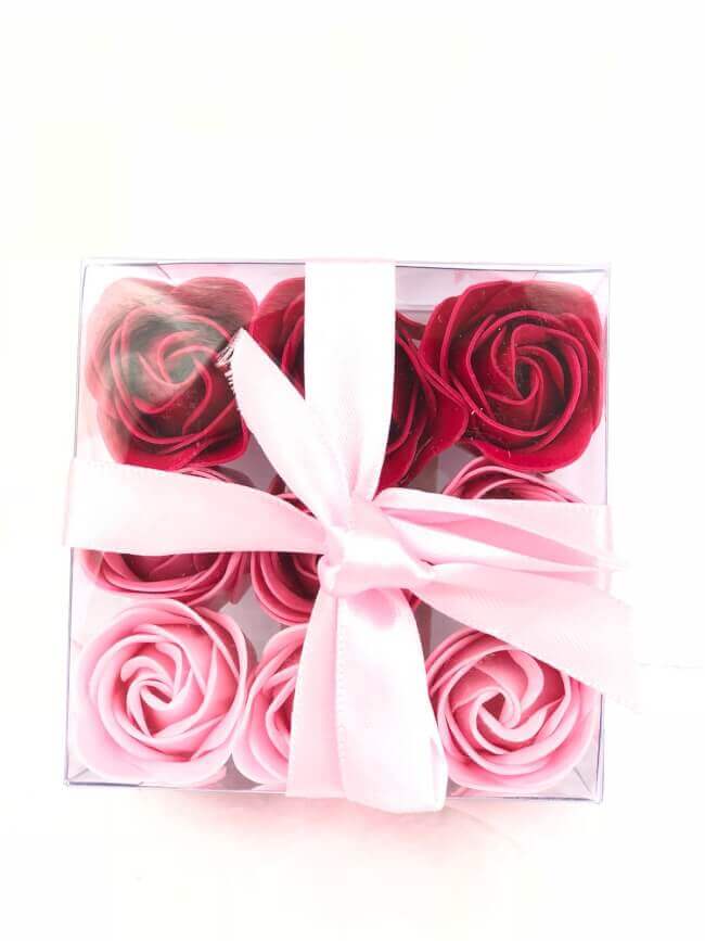 Image 2 Bouquet de 3 Ballons coeurs roses à Personnaliser+coffret de 9 roses roses de savon