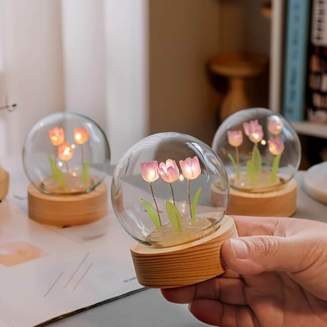 Image 3 Veilleuse Tulipe en Verre Faite à la Main – Élégance et Douceur Lumineuse